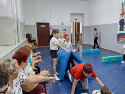 Спортшколу посетили дошкольники и активные пенсионеры