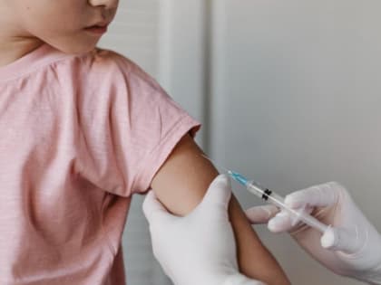 Приём непривитых детей в летние лагеря предложили ограничить