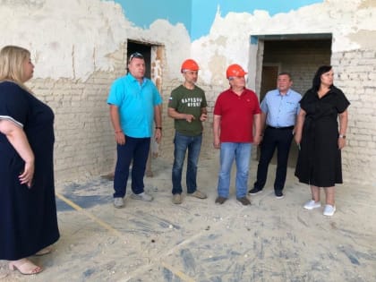 Партийцы Тамбовского округа проконтролировали ход капремонта в школе совхоза «Селезневский»