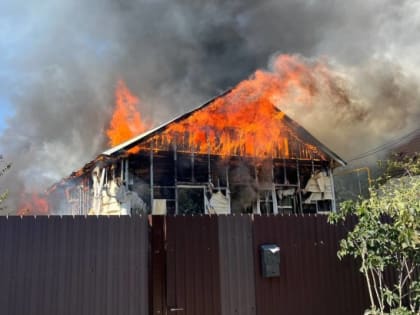 Пожар в частном доме на улице Алтайской