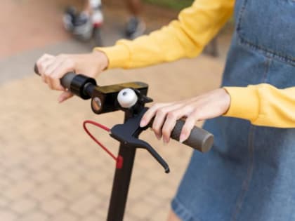 Названы главные опасности электросамокатов для детей и подростков