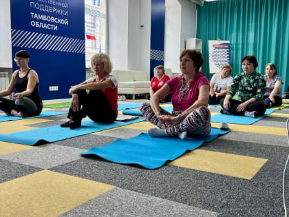 Единороссы организовали для представителей старшего поколения спортивную зарядку