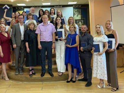 Выпускники-заочники получили дипломы о высшем образовании