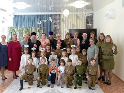 «Листая фронтовой альбом...»