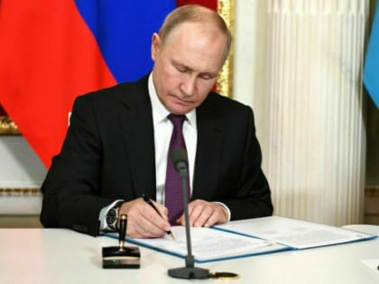 Путин подписал закон об индексации пенсий работающим пенсионерам