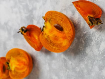 Врачи рассказали, чем полезна и опасна хурма