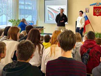 Тамбовские единороссы посетили Штормовскую школу в Новойдарском районе ЛНР