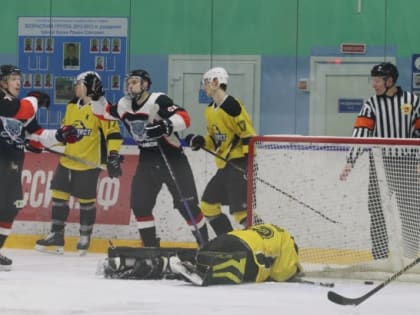 Молодые «волки» добыли победу по буллитам