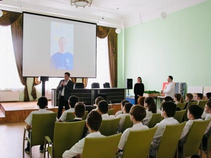 В детском технопарке «Кванториум-Тамбов» состоялась встреча с героем России, летчиком-космонавтом Сергеем Ревиным