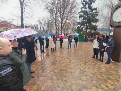 Городские партийцы провели стихотворный марафон «Журавли» в память о жертвах теракта в подмосковном Красногорске