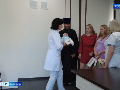 В День семьи, любви и верности из акушерского стационара второй больницы выписали маму с 12-м ребенком