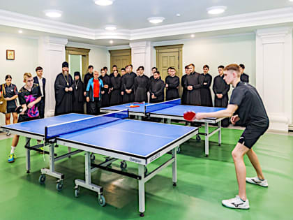 Областная Федерация настольного тенниса подарила епархии теннисные столы
