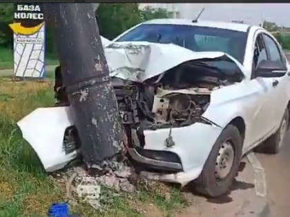 В Тамбове водитель «Лады» почувствовал себя плохо и врезался в столб