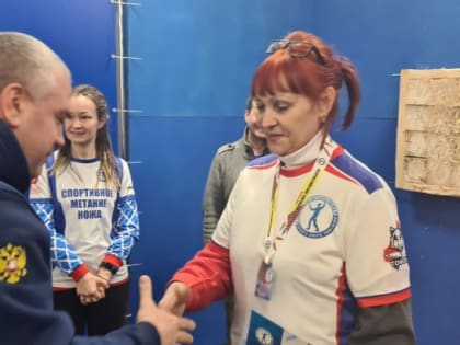 Надежда Мартынова из Мичуринска - КМС по спортивному метанию ножа