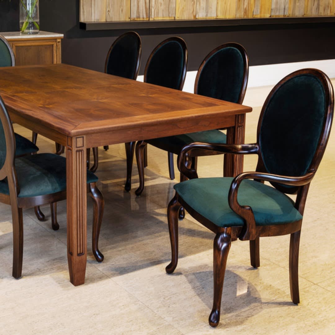 Mesas de jantar com até 50% de desconto