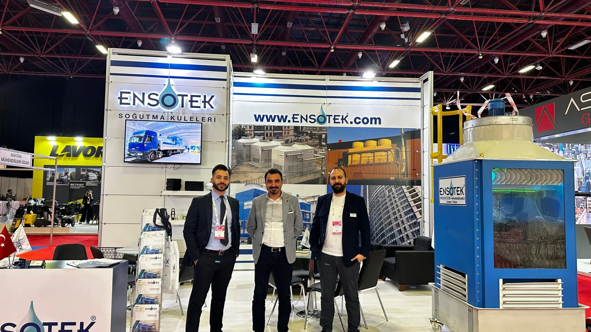 ENSOTEK Messestand auf der Hotel-Tech Antalya mit Besuchern