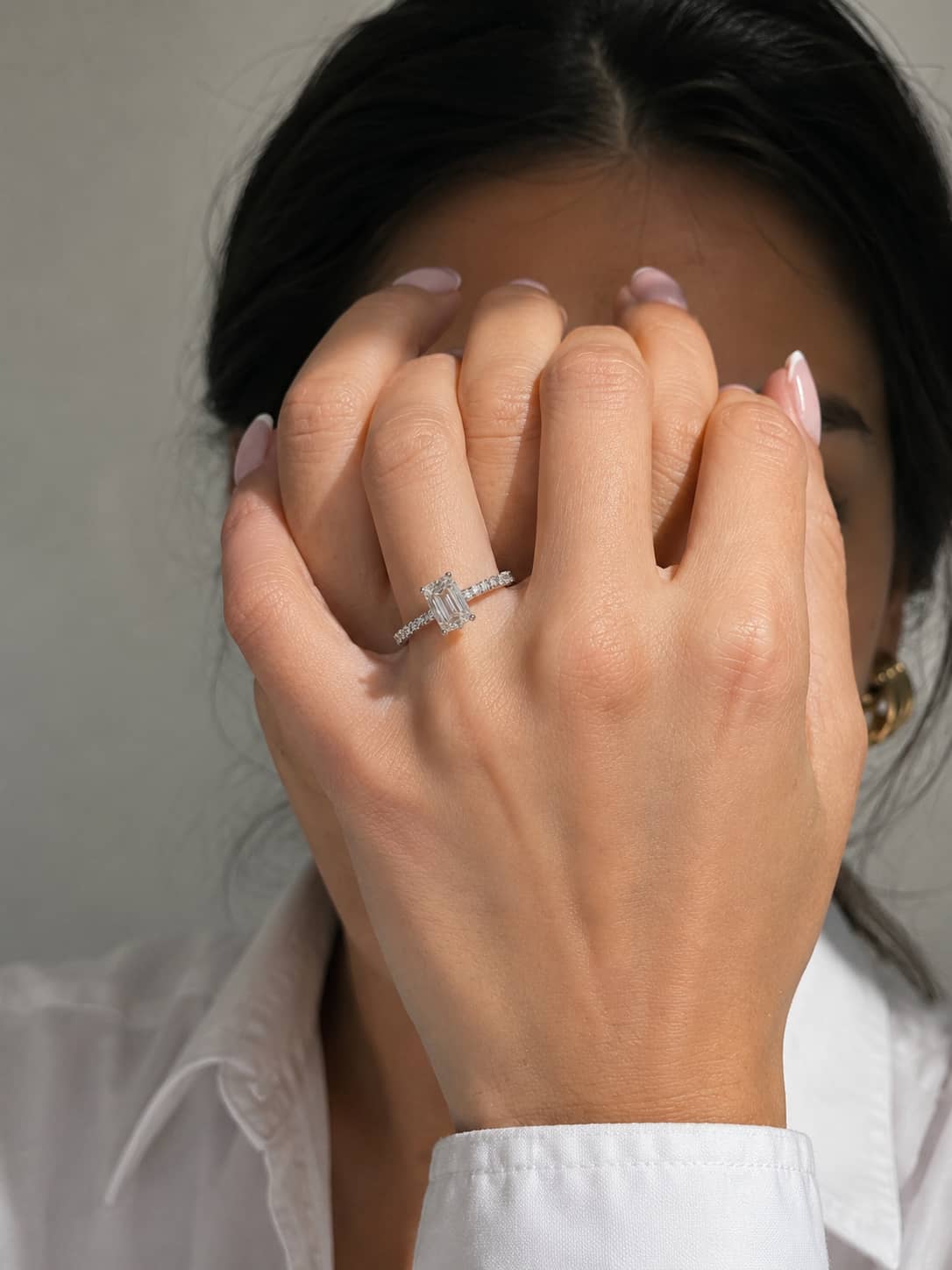Le'a worn on the hand