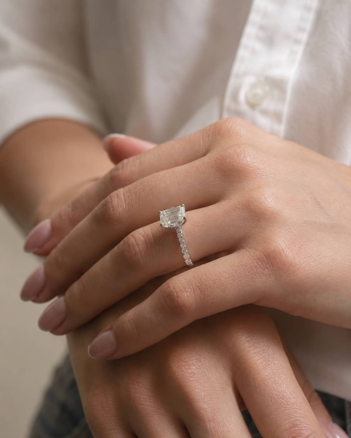 Le'a worn on the hand