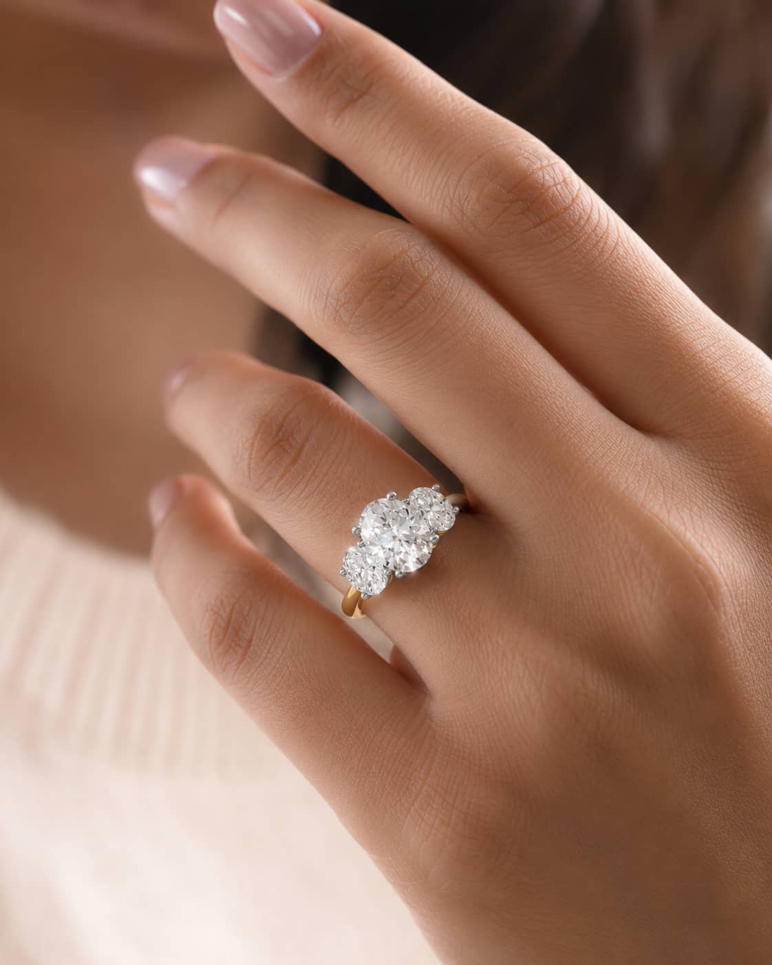 Maeve worn on the hand, photo 1