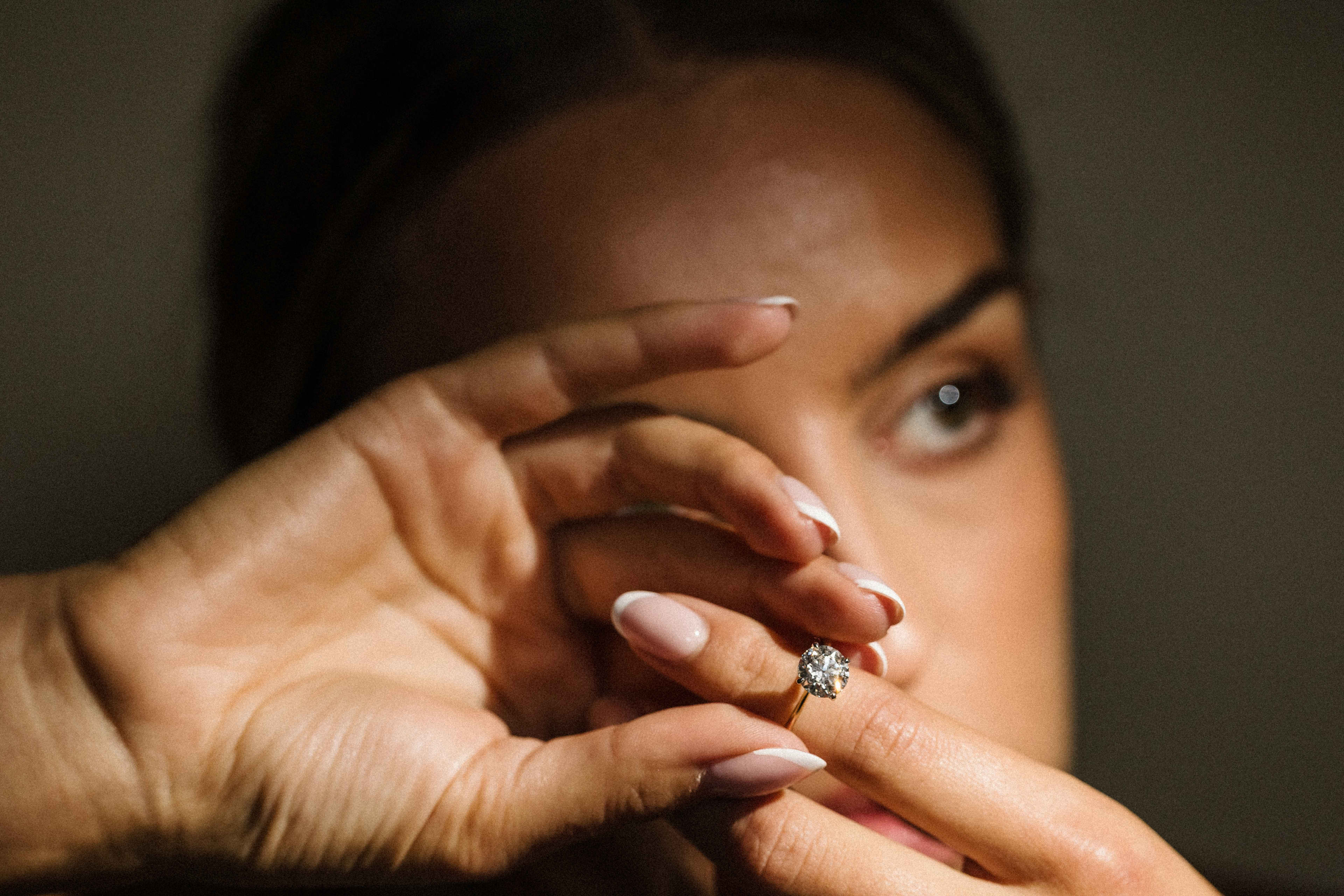 Isla ring, side view