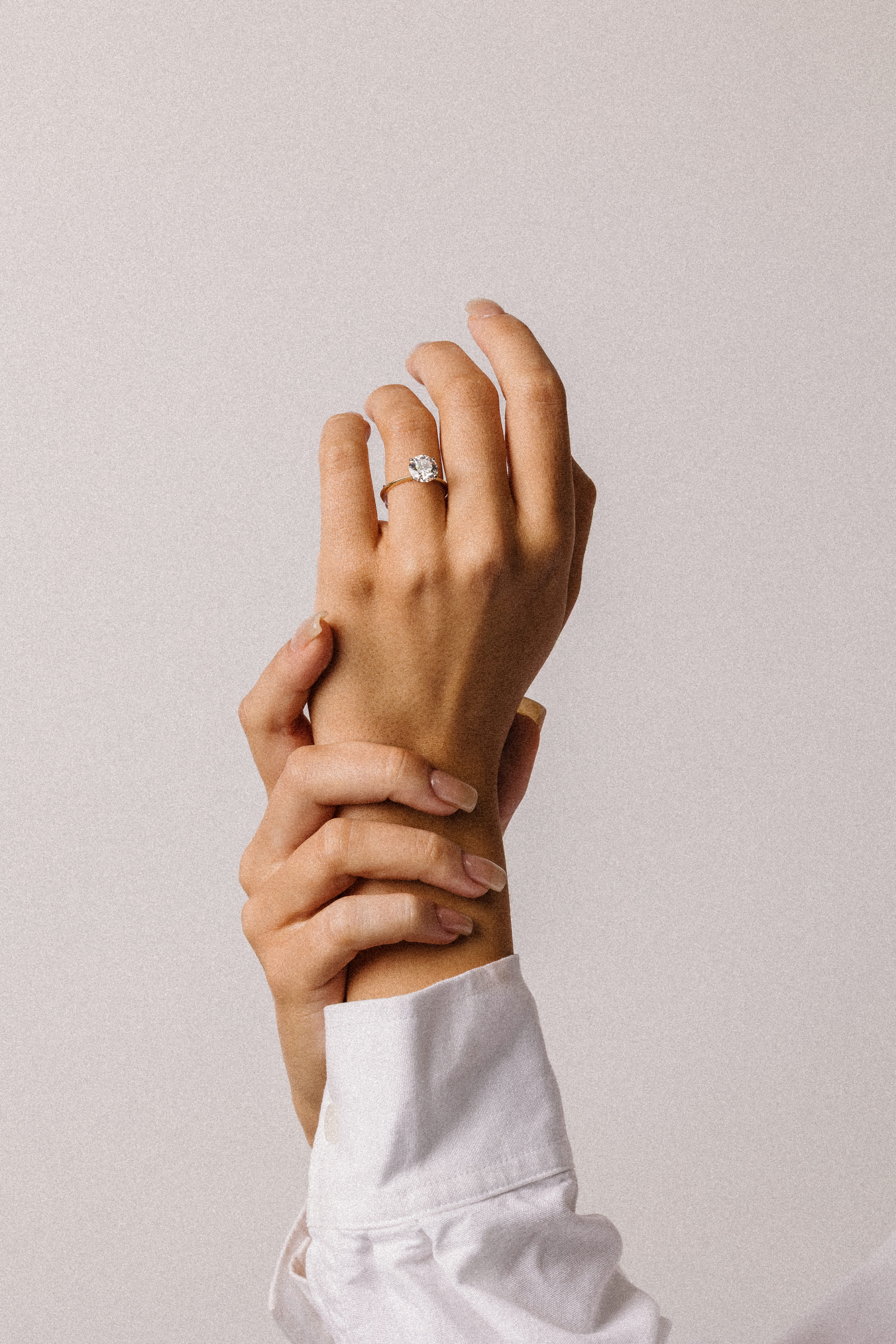 Isla worn on the hand