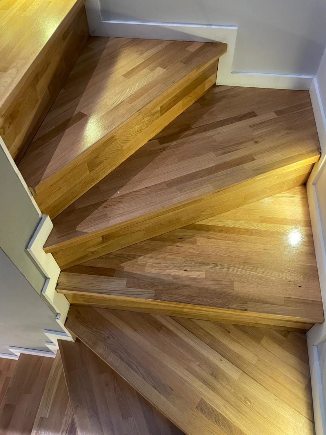 3S STRİP MEŞE LAMİNE PARKE MERDİVEN