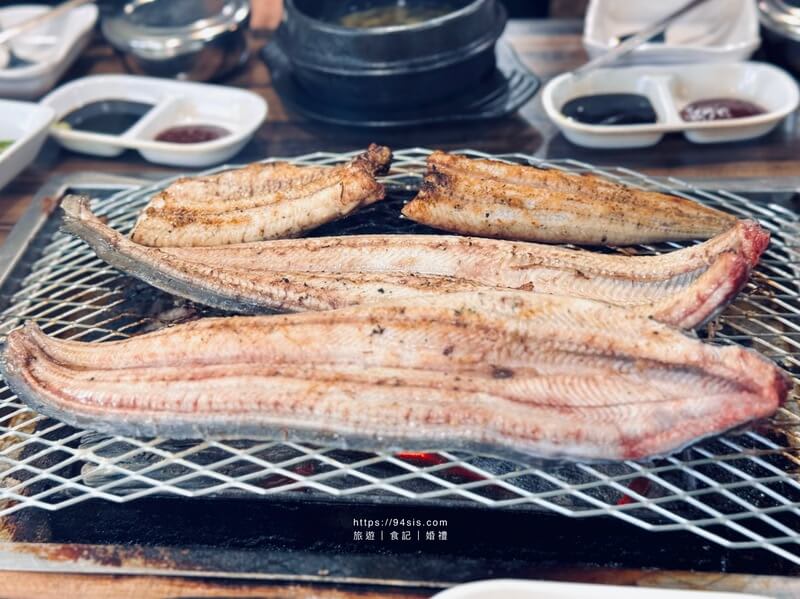弘大風川鰻魚-弘大-炭烤鰻魚-首爾美食-自由行-韓國旅遊-弘大美食-首爾鰻魚餐廳-自助旅行-弘大燒烤-SEOUL-風川鰻魚-首爾炭烤鰻魚-韓國美食推薦