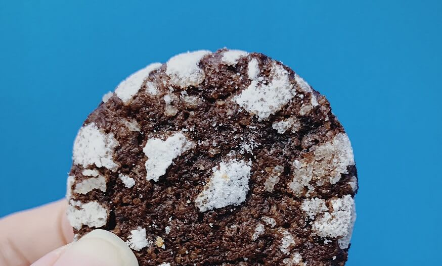 可可雪餅，賣相很特別，這款對喜歡無糖飲料的我而言偏甜唷！（Photo by Selena）
