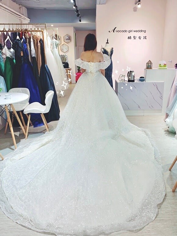 背後不會露太多，大拖尾超華麗（Photo by Selena）