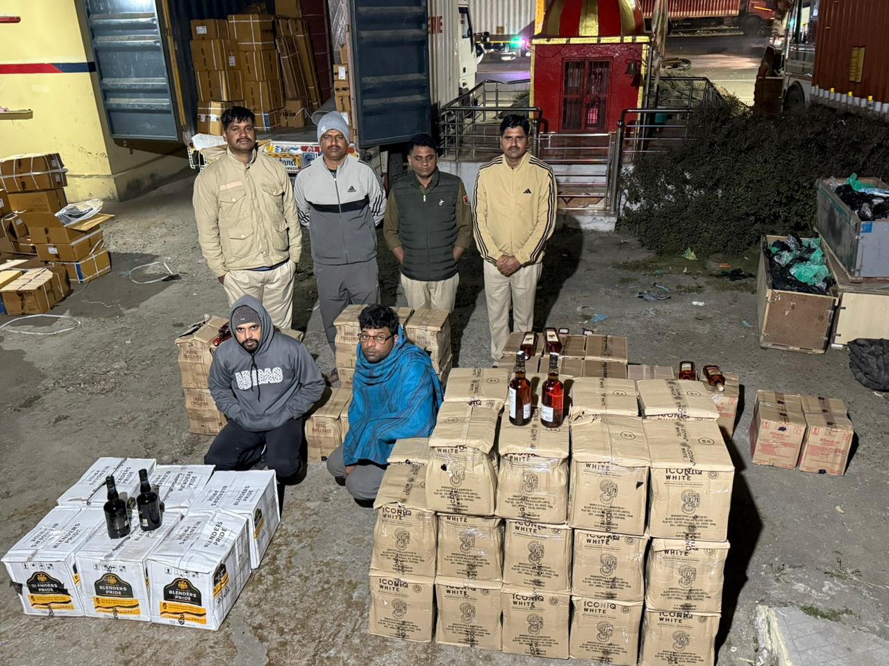 रतनपुर बॉर्डर पर पकड़ी 8 लाख अवैध शराब