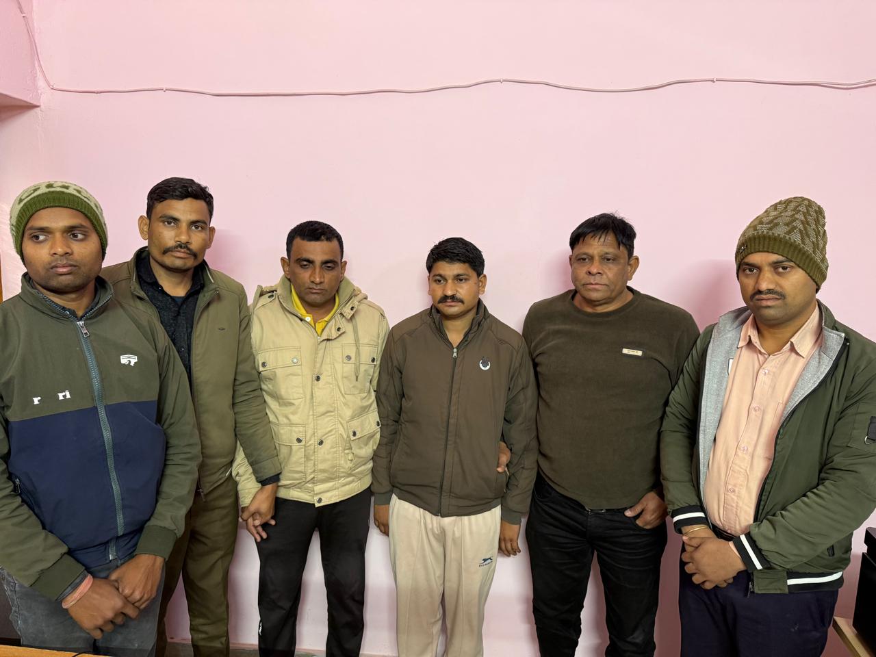  रिश्वत लेते हेड कॉन्स्टेबल और कॉस्टेबल गिरफ्तार