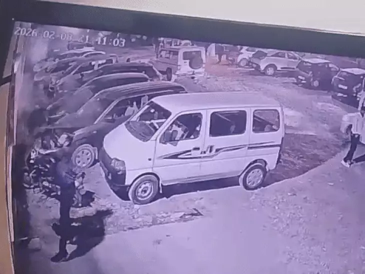 कार पार्क करने पर हुआ विवाद,युवक ने की तोड़फोड़