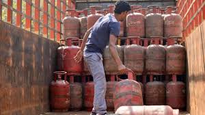 Commercial shops face shutdown due to disruption in cylinder supply