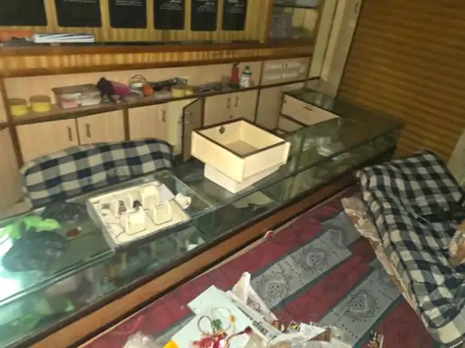 थाने से 150-मीटर दूर ज्वेलरी-शॉप में 1.80 करोड़ की चोरी