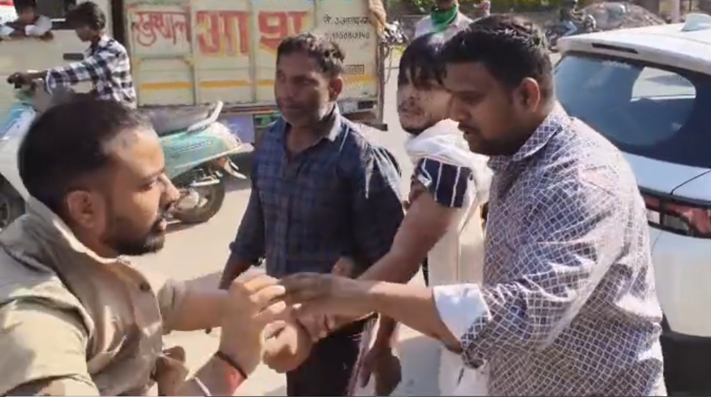  प्रेम विवाह के विवाद को लेकर युवक पर किया हमला, दुकान में घुसकर तोडफोड और मारपीट की वारदात को दिया अंजाम