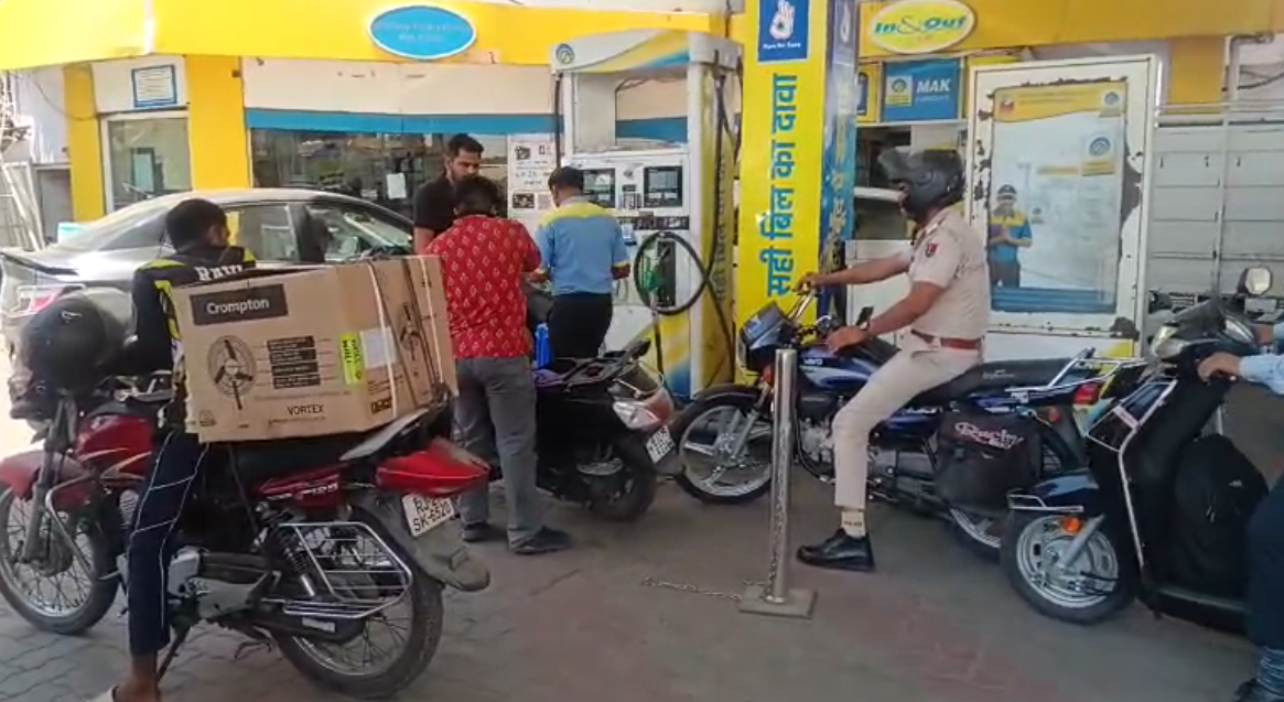 आम आदमी पर बढ़ा महंगाई का बोझ, पेट्रोल, डीजल और सीएनजी की कीमतों में हुआ इजाफा