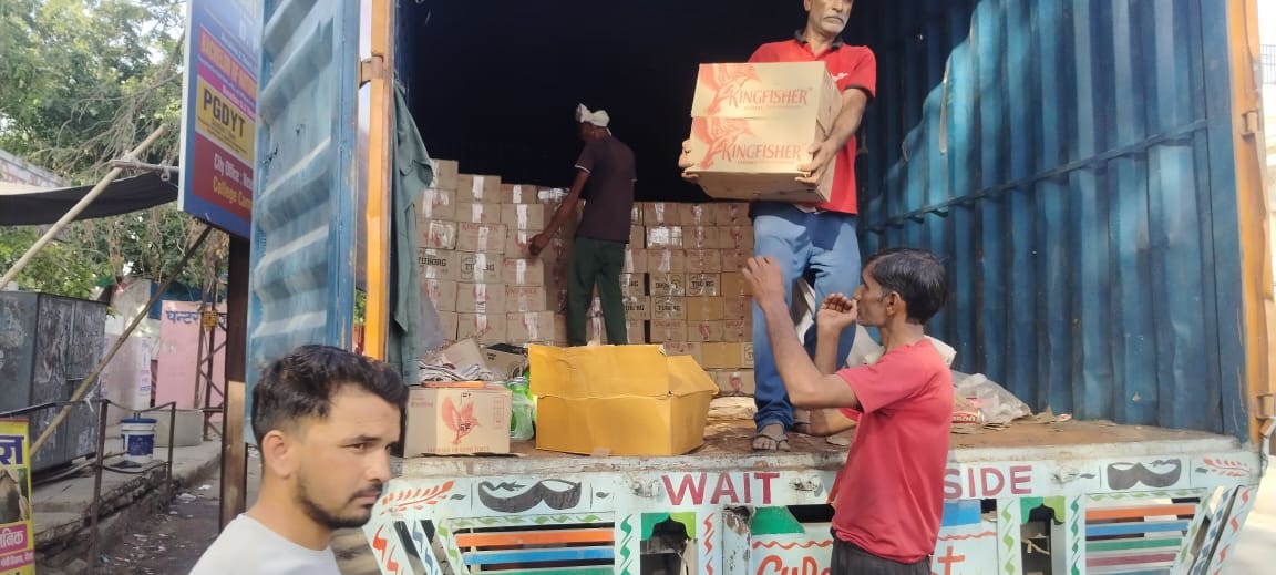  दिल्ली-मुंबई एक्सप्रेस वे पर आबकारी विभाग ने बडी कार्रवाई का दिया अंजाम 50 लाख की अवैध शराब के साथ एक आरोपी हुआ गिरफ्तार