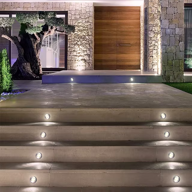 Ronde LED grondspot van mat chroom rvs met 6W vermogen en natuurlijk wit licht 4000K IP67 waterdicht Ronde LED grondspot van mat chroom rvs met 6W vermogen en natuurlijk wit licht 4000K IP67 waterdicht