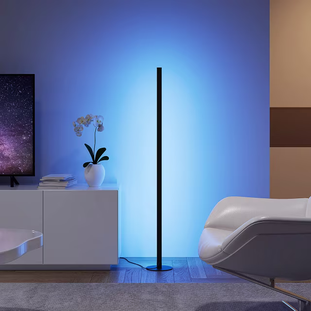 Zwarte dimbare LED vloerlamp met RGB-verlichting en 11W vermogen in metalen behuizing Zwarte dimbare LED vloerlamp met RGB-verlichting en 11W vermogen in metalen behuizing