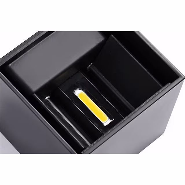 Velvalux Zwarte & Witte LED Vloerlamp en Wandlamp Velvalux 6W, IP65, Warm Wit 2700K–3000K, Beam Angle Verstelbaar Velvalux Zwarte & Witte LED Vloerlamp en Wandlamp Velvalux 6W, IP65, Warm Wit 2700K–3000K, Beam Angle Verstelbaar