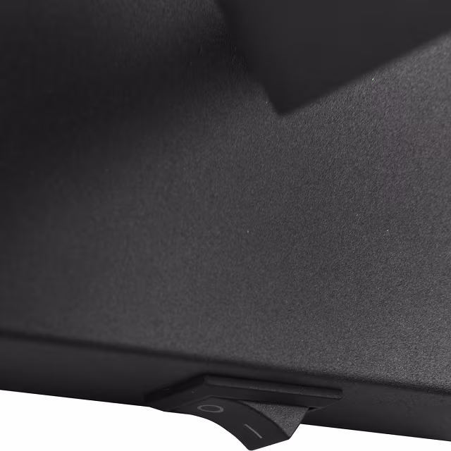 Moderne zwarte en witte metalen LED wandspot met E14 fitting en maximaal 15W vermogen Moderne zwarte en witte metalen LED wandspot met E14 fitting en maximaal 15W vermogen