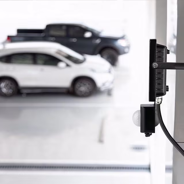 HLW LED LED Bouwlamp en LED Wandlamp met Sensor - Zwarte en Witte Vloerlamp - Koud Wit 6000K HLW LED LED Bouwlamp en LED Wandlamp met Sensor - Zwarte en Witte Vloerlamp - Koud Wit 6000K