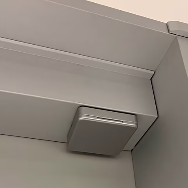 rechthoekige aluminium spiegelkast 80x60cm met geïntegreerde 6W 6400K LED verlichting en stopcontact