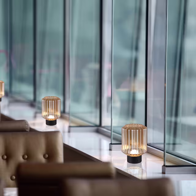 Ovale matzwarte LED tafellamp van metaal met warm wit licht 3000K en oplaadbare batterij Ovale matzwarte LED tafellamp van metaal met warm wit licht 3000K en oplaadbare batterij