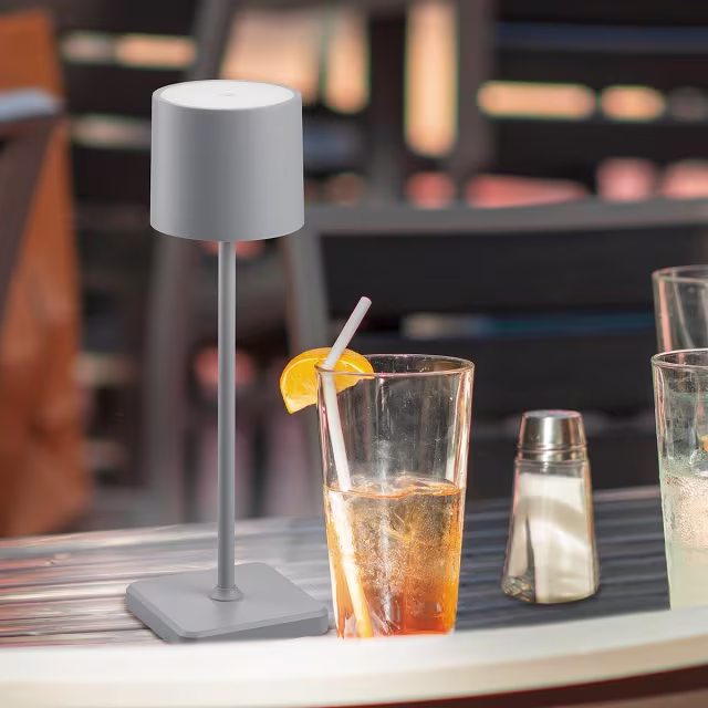 Grijze LED tafellamp zonder fitting met 1.5W vermogen en aanpasbare kleur, oplaadbaar en van kunststof Grijze LED tafellamp zonder fitting met 1.5W vermogen en aanpasbare kleur, oplaadbaar en van kunststof