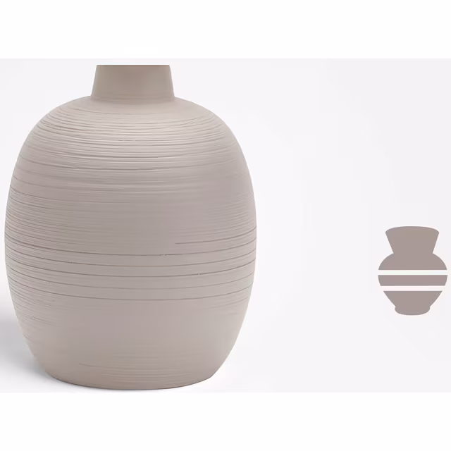 mat witte tafellamp met zilveren accenten en E14 fitting geschikt voor lampen tot 40 watt mat witte tafellamp met zilveren accenten en E14 fitting geschikt voor lampen tot 40 watt