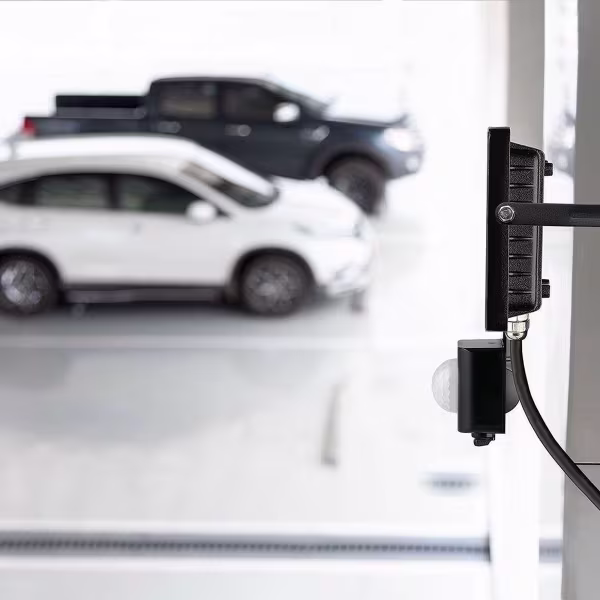 HLW LED LED Bouwlamp en LED Wandlamp met Sensor - Zwarte en Witte Vloerlamp - Koud Wit 6000K HLW LED LED Bouwlamp en LED Wandlamp met Sensor - Zwarte en Witte Vloerlamp - Koud Wit 6000K