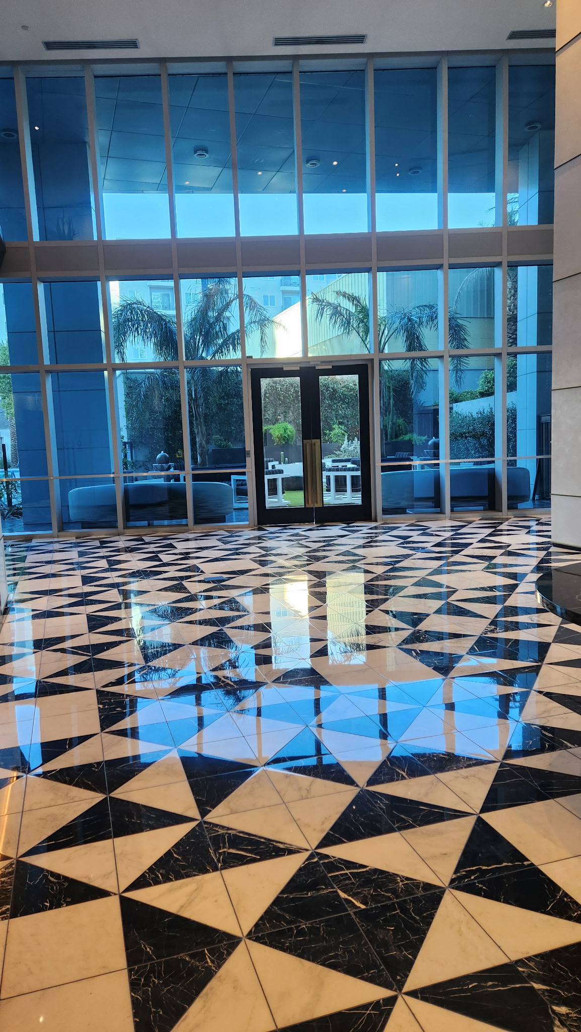 Black & White Marble – Hotel Lobby