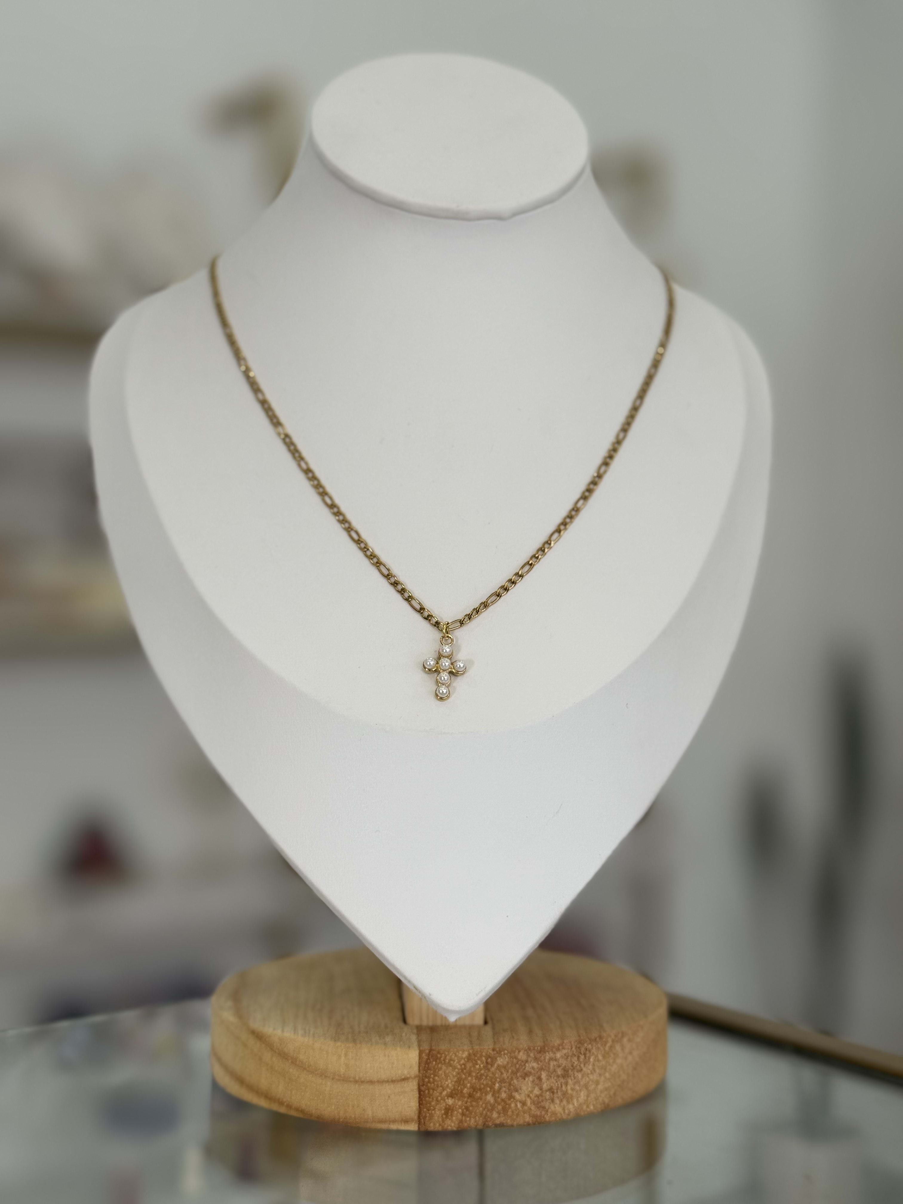 Collar Dije Pequeño Cruz Perlas Delicado Chapa Oro 14K Acero Inoxidable Mujer