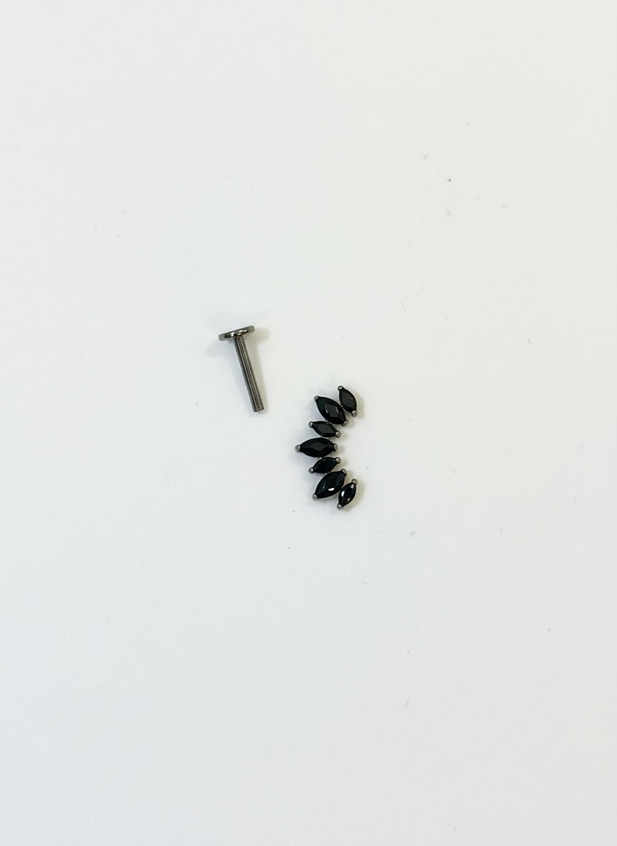 Labret 7 Gemas Negras Plateado - Imagen 1